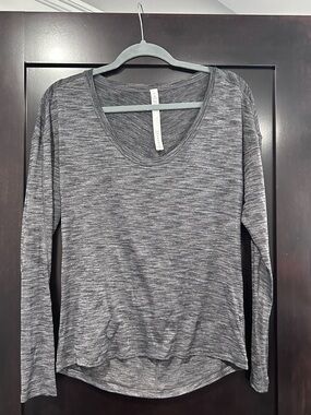 Lululemon Size 6 Meant to Move Long Sleeve Tee